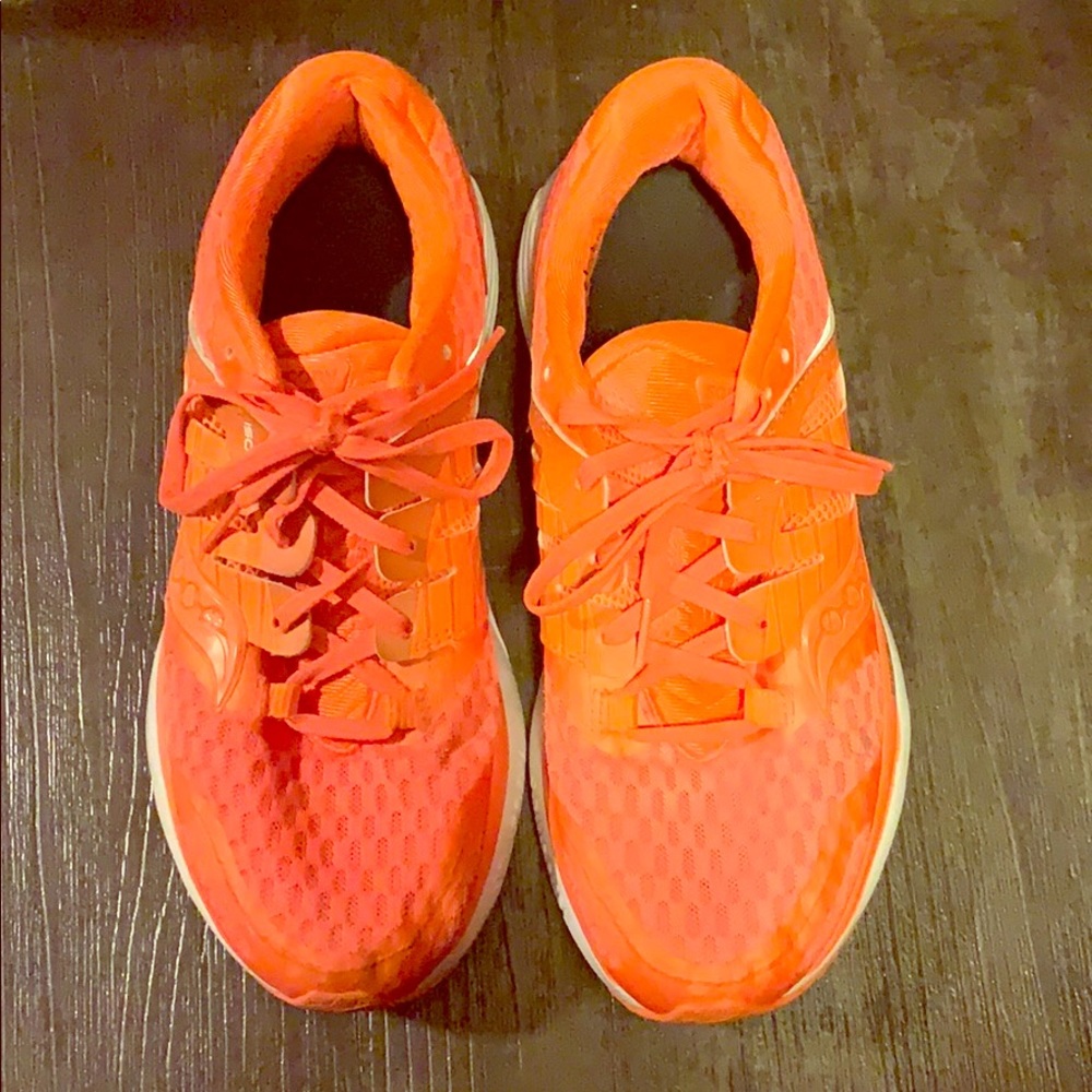 Saucony Everun sneakers. Women’s 9. Good condition